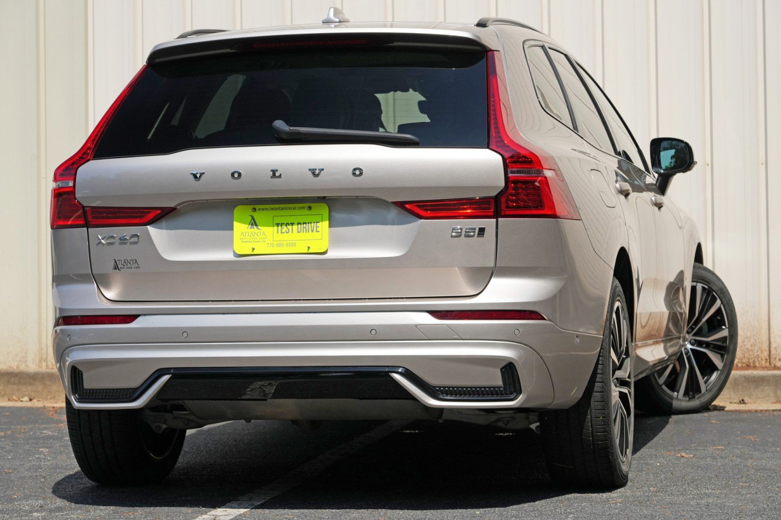 Used 2023 Volvo XC60 B5 Plus AWD/4WD image 4