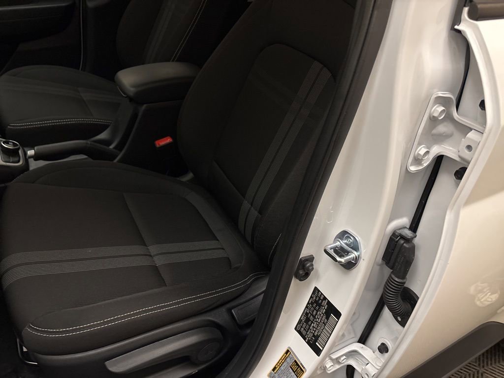 Certified 2025 Hyundai Venue SEL image 11