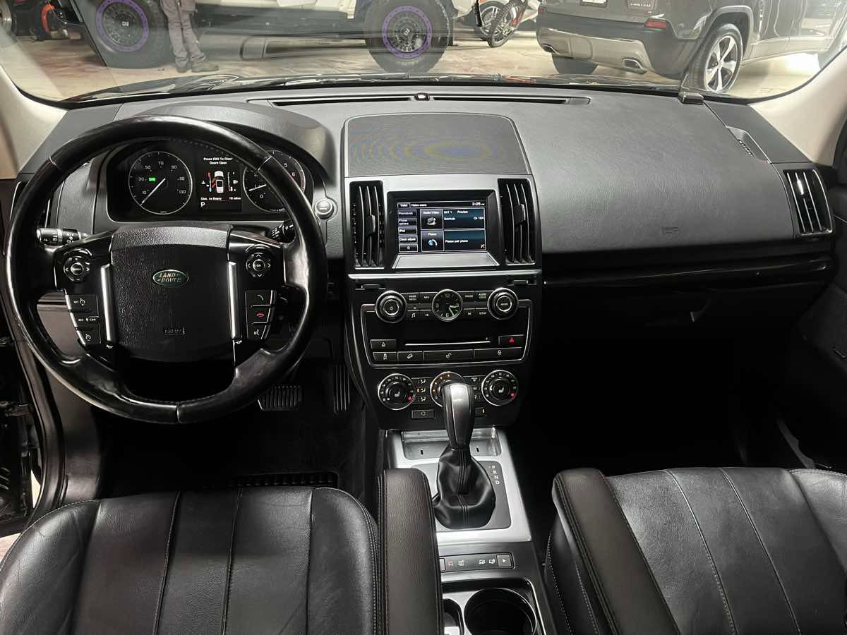 Used 2014 Land Rover LR2 AWD/4WD image 8
