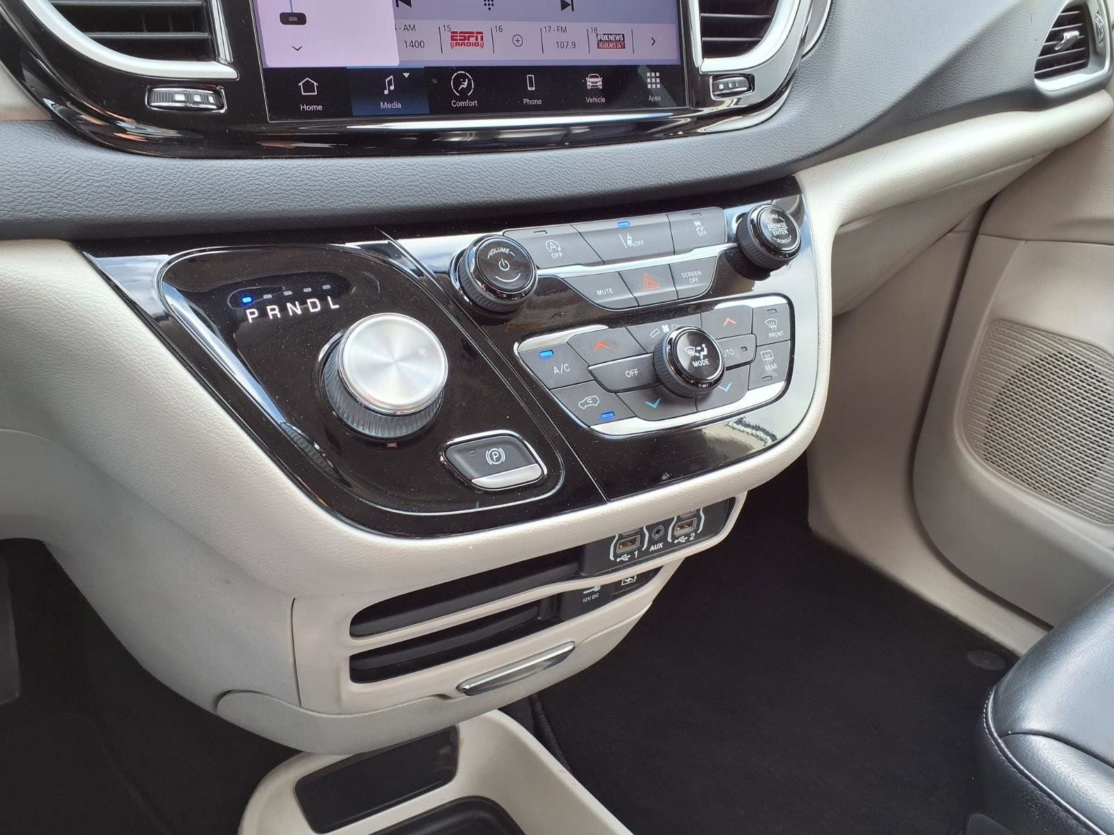 Used 2022 Chrysler Pacifica Touring-L image 25