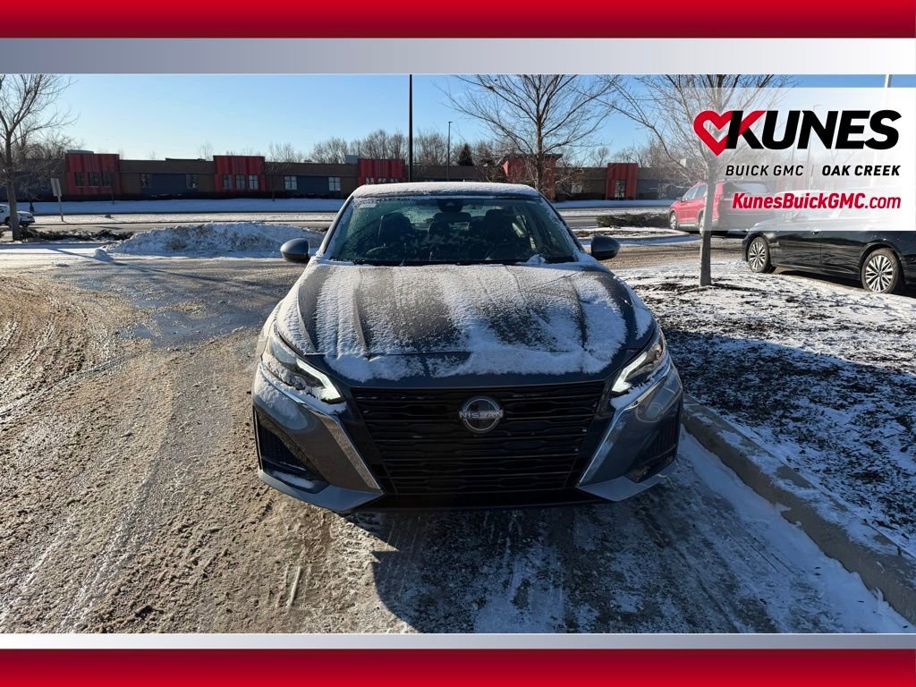 Used 2024 Nissan Altima 2.5 SV image 3