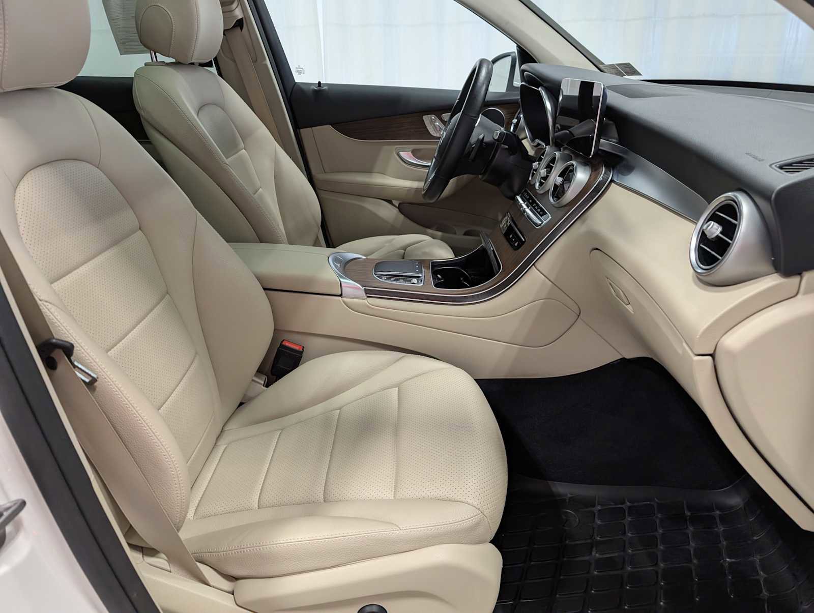 Certified 2021 Mercedes-Benz GLC 300 4MATIC image 39