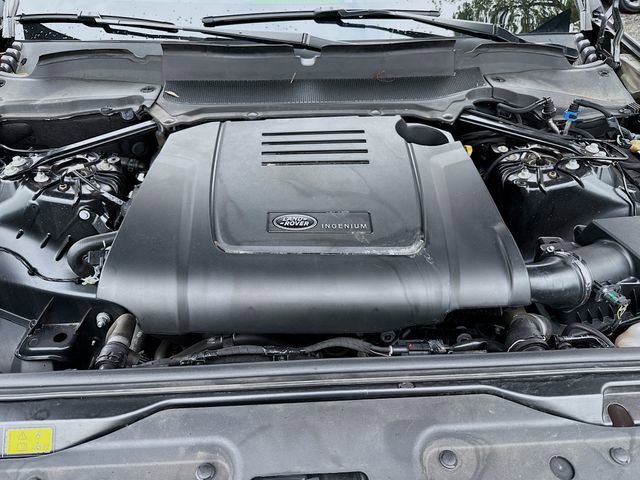 Used 2024 Land Rover Discovery S image 33