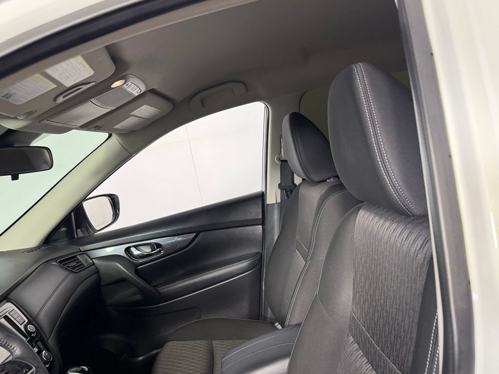 Used 2020 Nissan Rogue SV FWD image 22