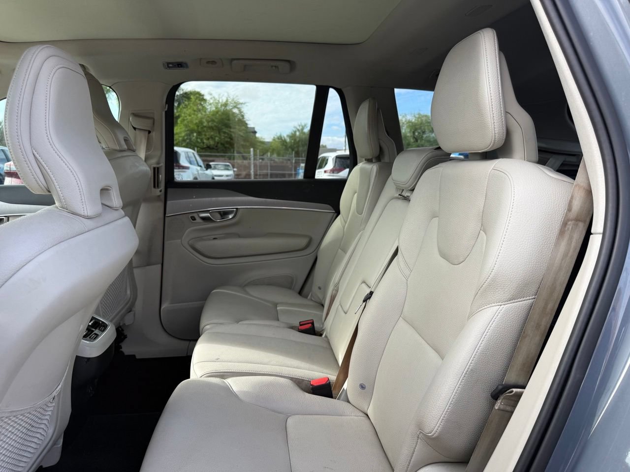 Used 2022 Volvo XC90 T5 Momentum AWD/4WD image 9