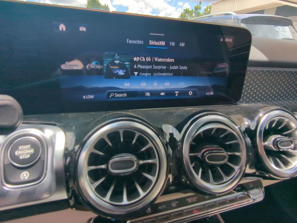 New 2025 Mercedes-Benz GLB 250 GLB 250 image 6