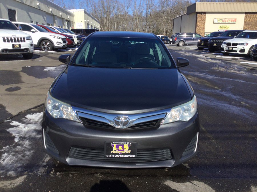 Used 2014 Toyota Camry LE image 3