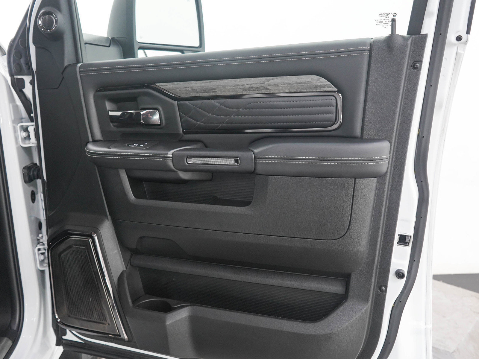 Used 2025 RAM 3500 Limited AWD/4WD image 12
