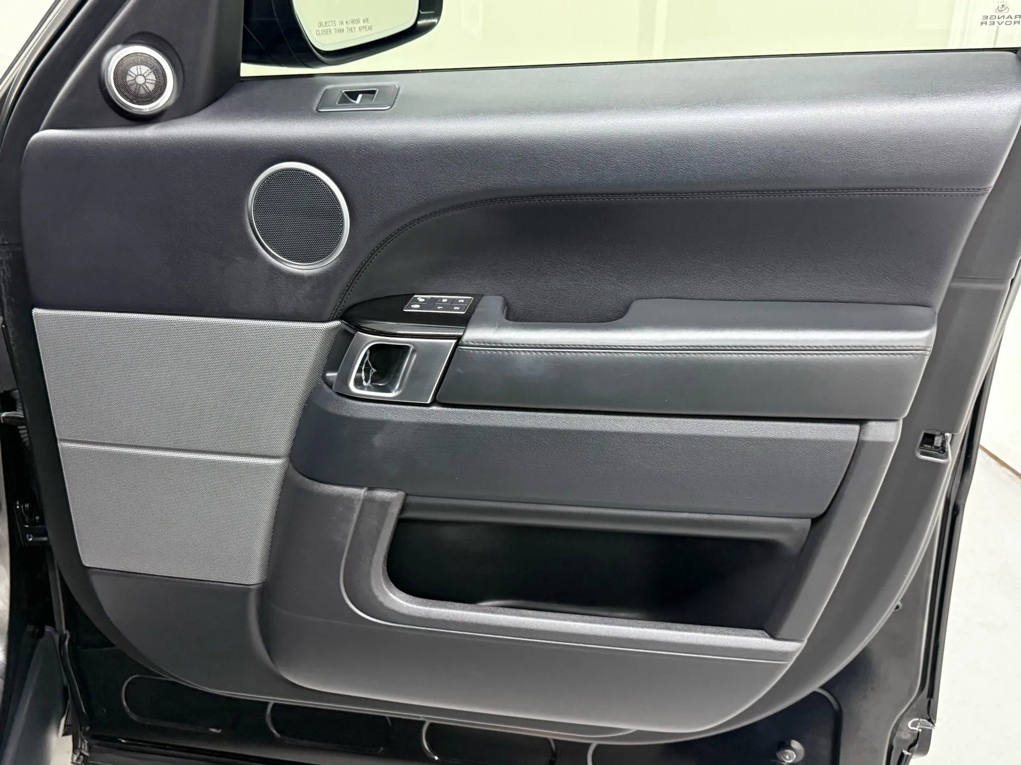 Used 2016 Land Rover Range Rover Sport HSE image 18