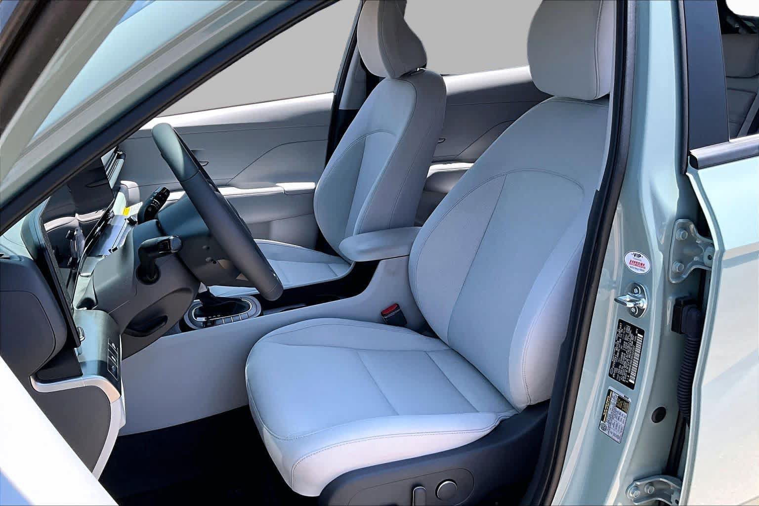 Used 2025 Hyundai Kona SEL FWD image 8
