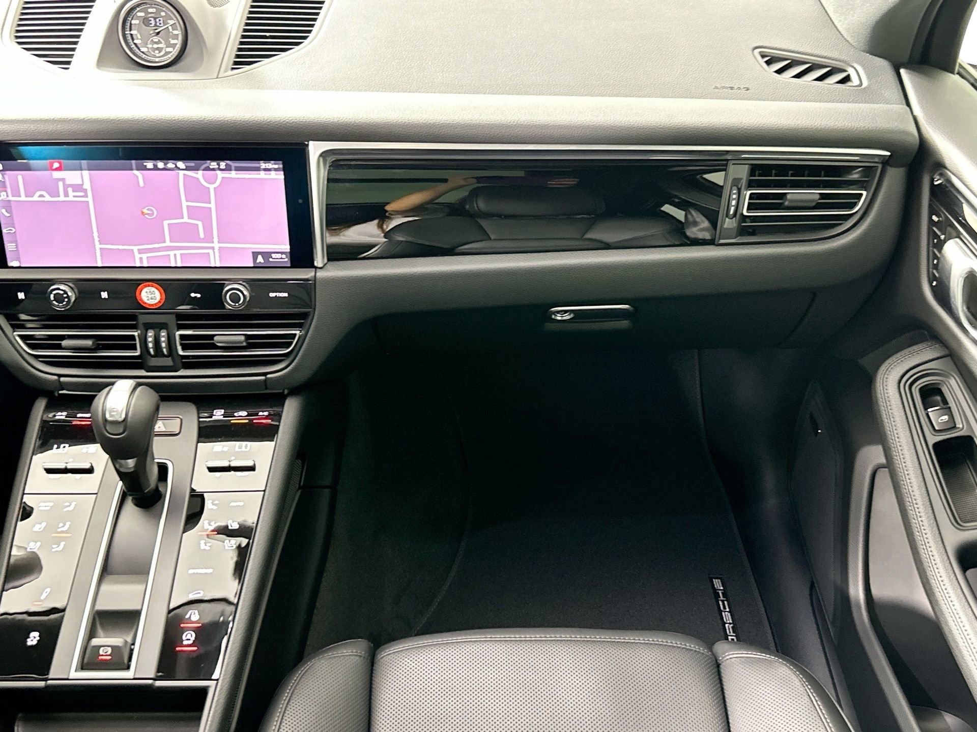 Certified 2025 Porsche Macan image 31