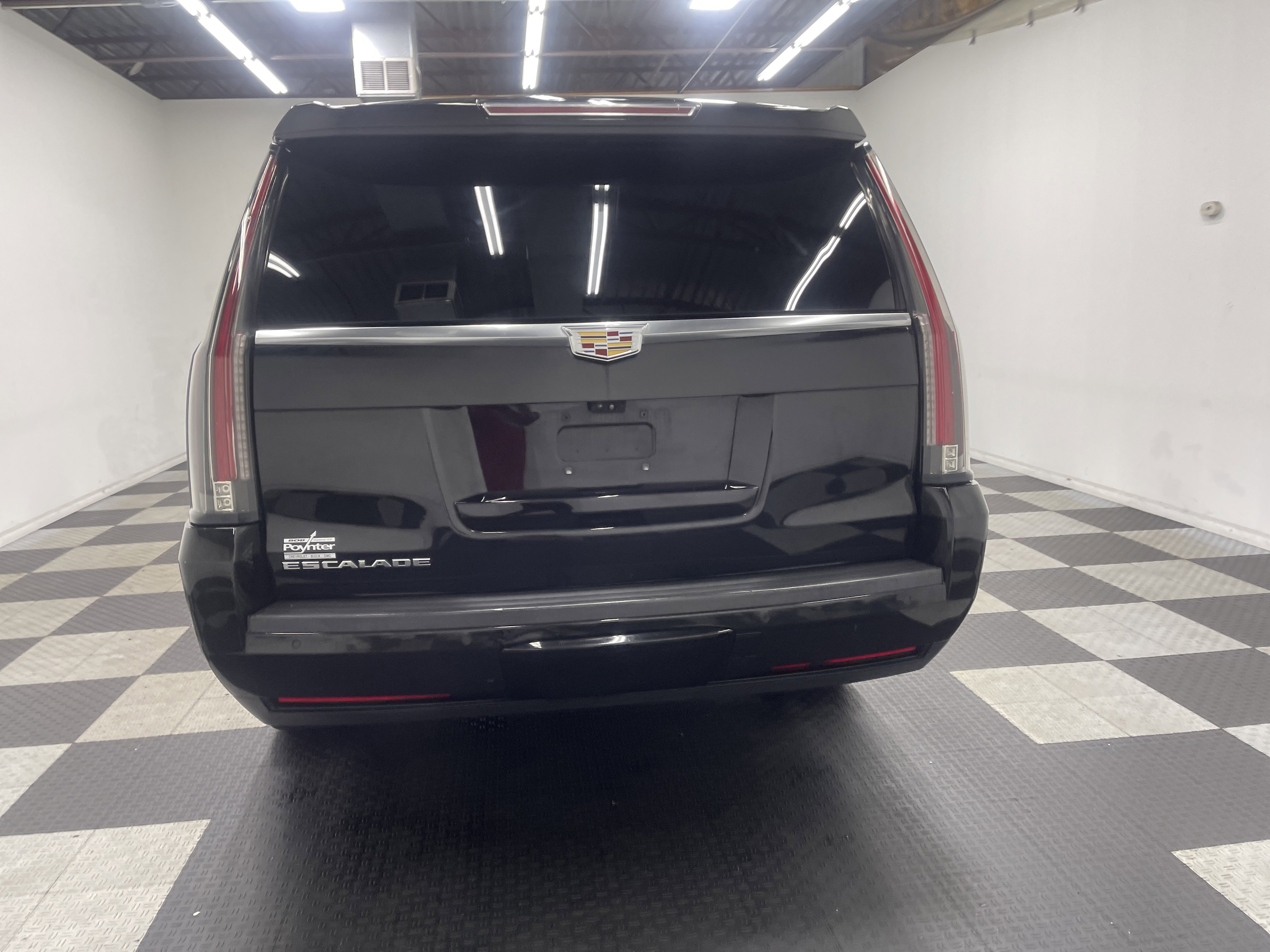 Used 2017 Cadillac Escalade ESV Premium Luxury image 3