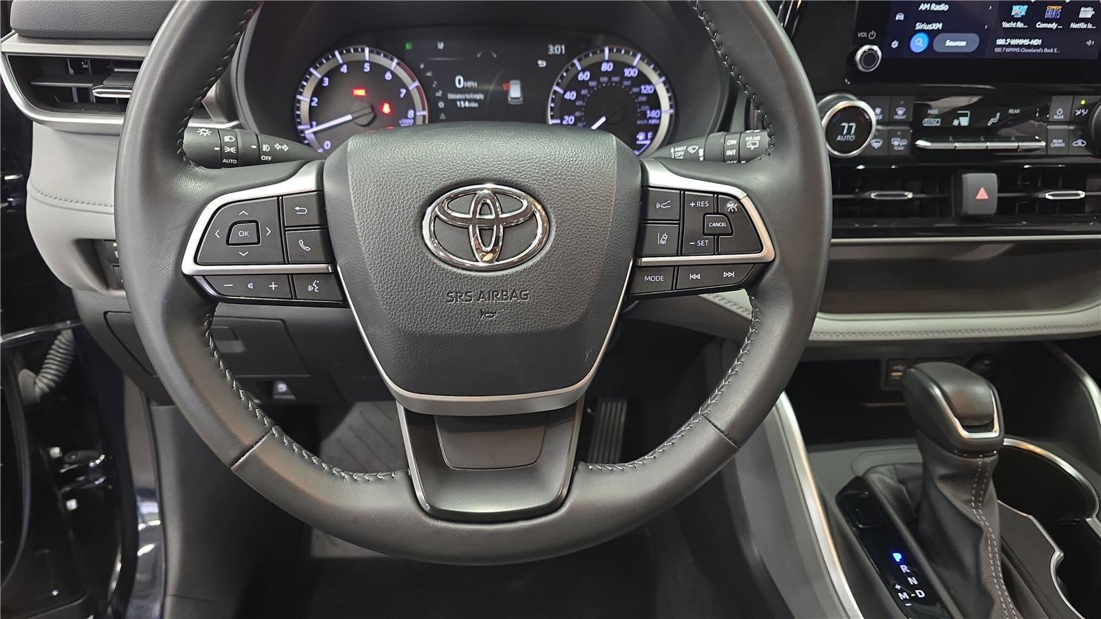 Used 2024 Toyota Highlander LE AWD/4WD image 26