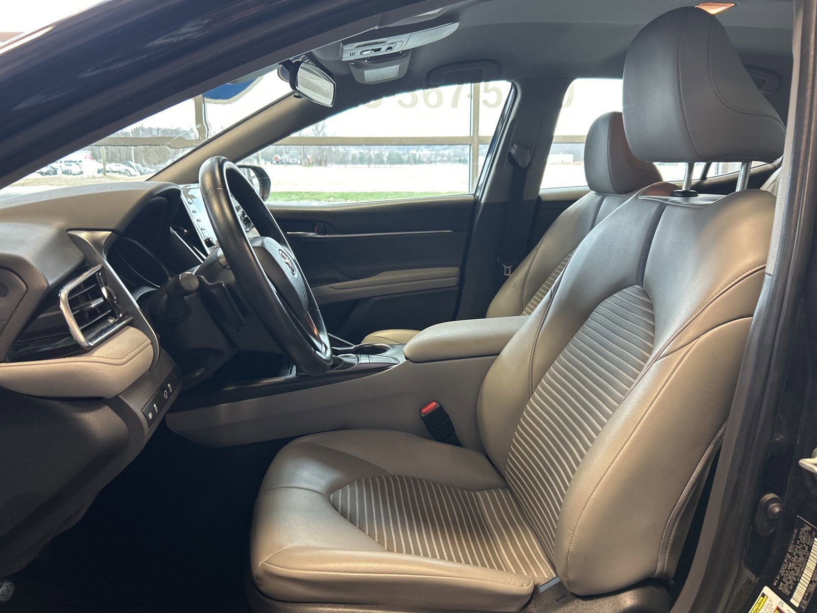 Used 2023 Toyota Camry SE image 14