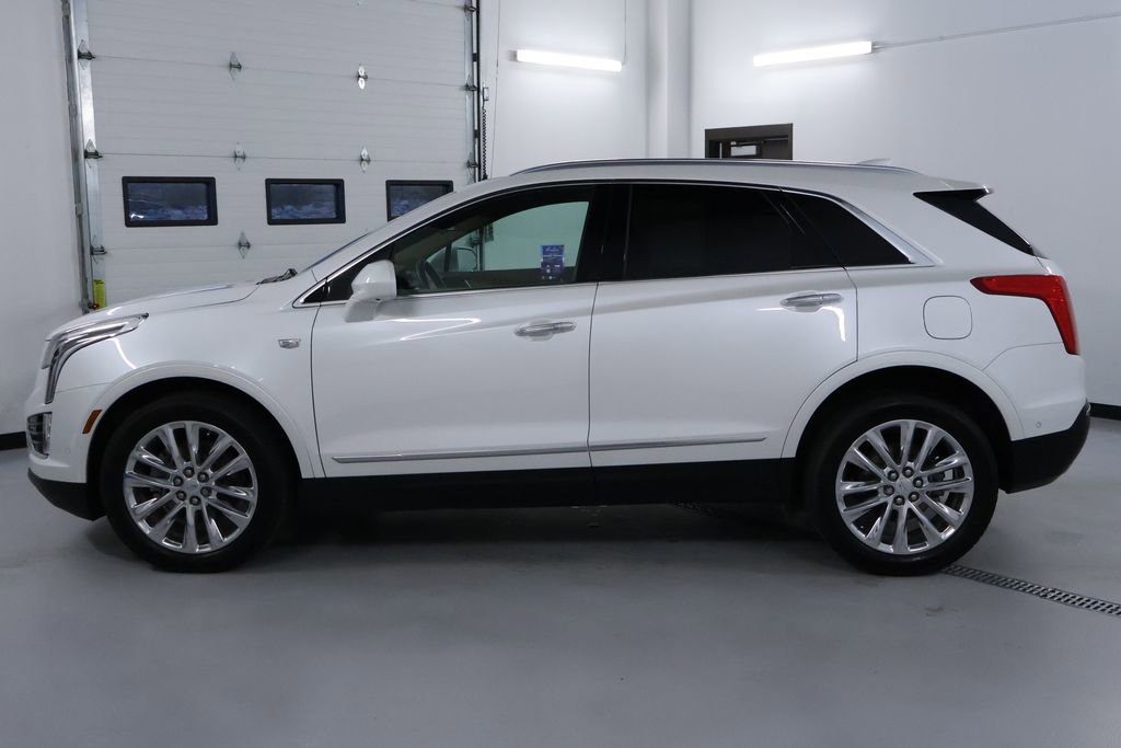Used 2017 Cadillac XT5 Platinum w/ Driver Assist Package AWD/4WD image 4