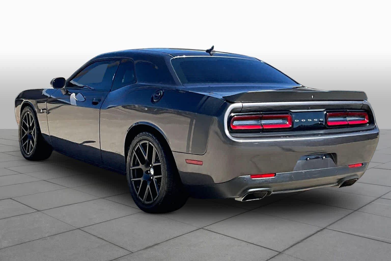 Used 2016 Dodge Challenger R/T Scat Pack RWD image 12