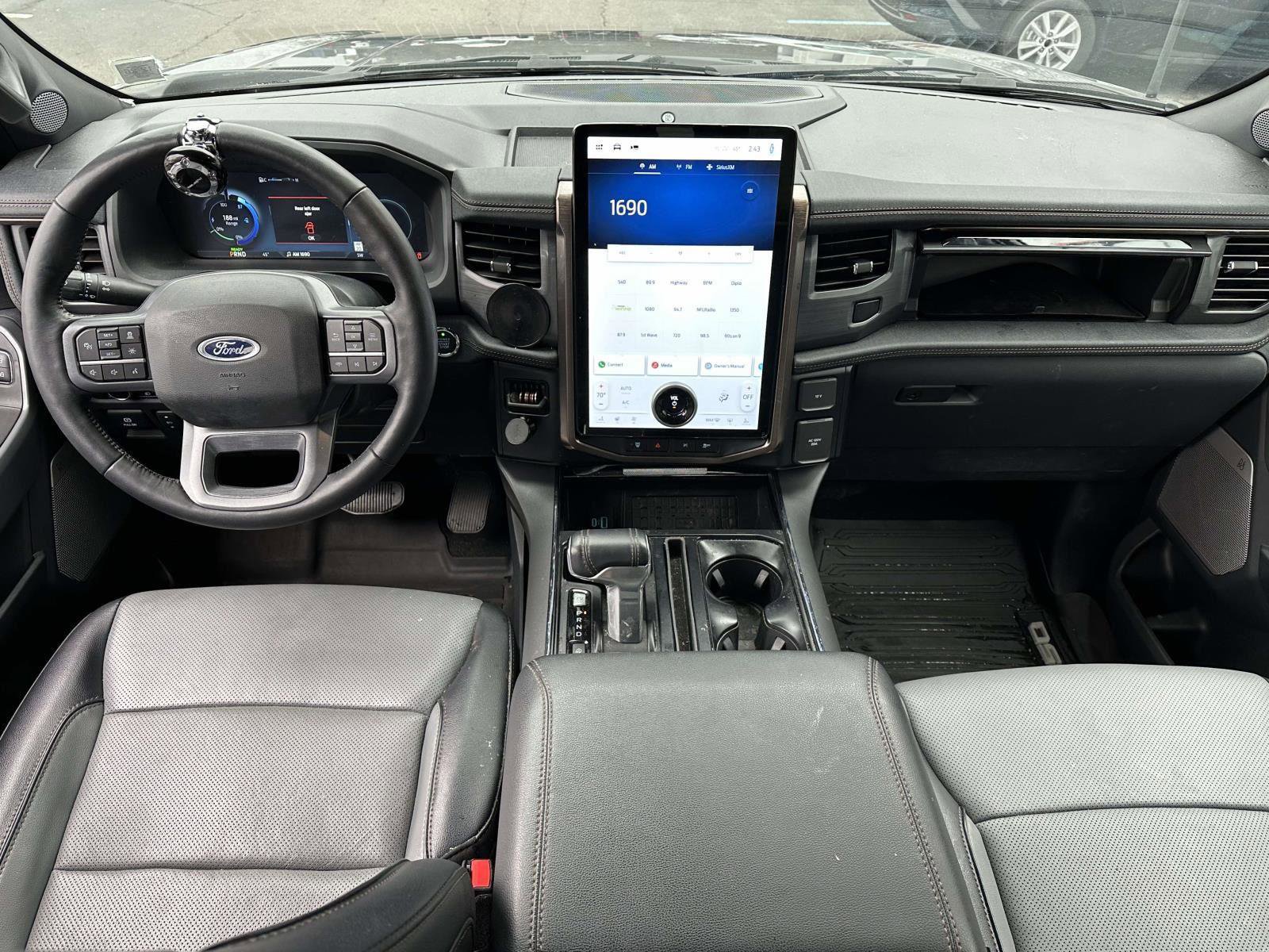 Used 2023 Ford F150 Lightning Lariat image 17