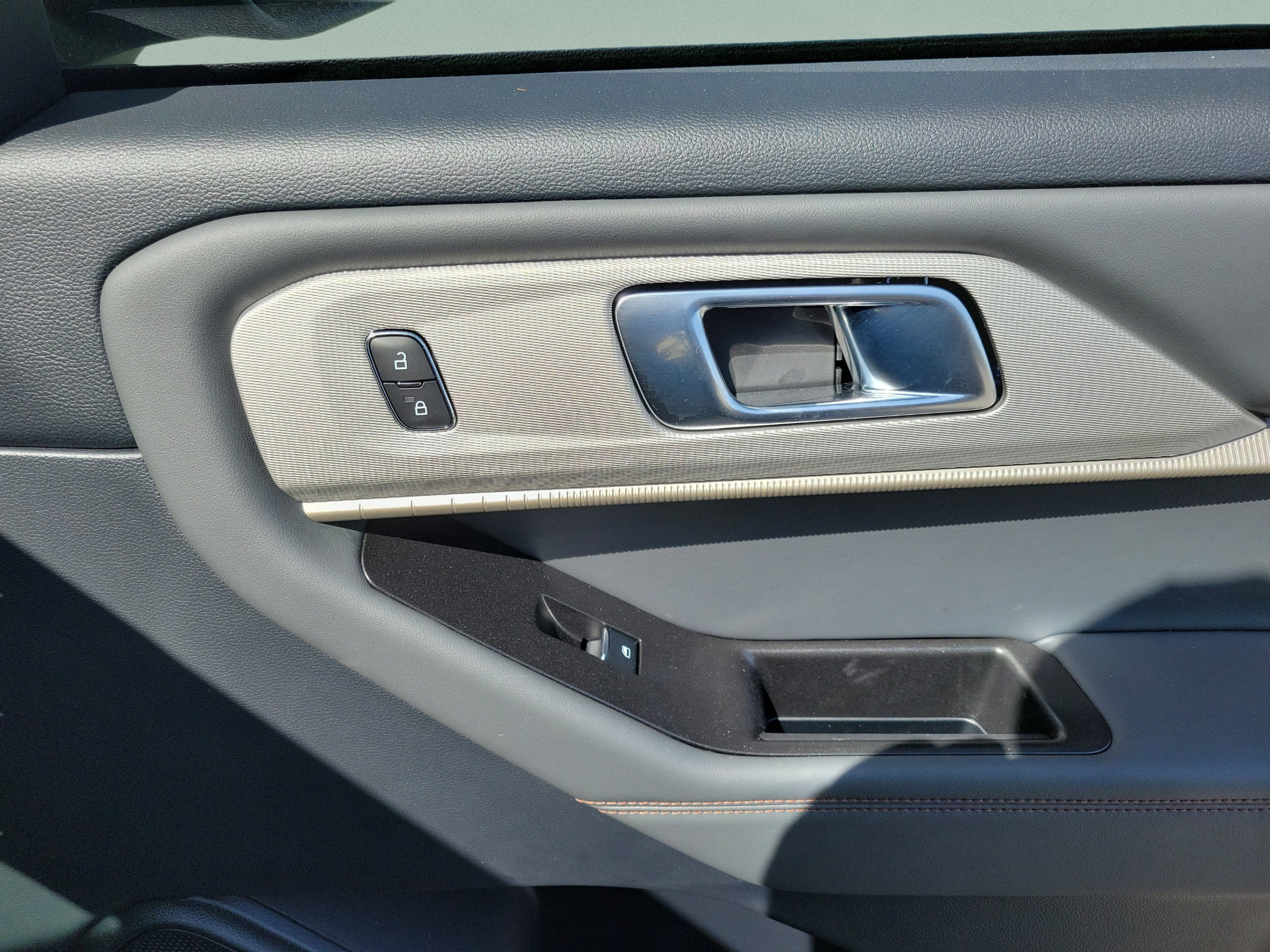 New 2026 Ford Explorer Active w/ Active Comfort Package RWD image 30