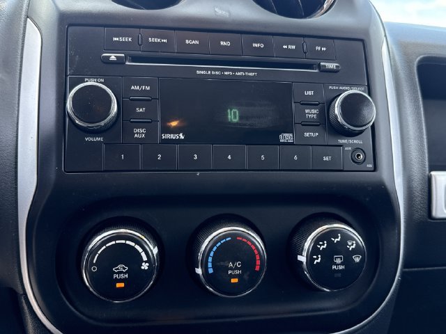 Used 2014 Jeep Compass Latitude FWD image 27