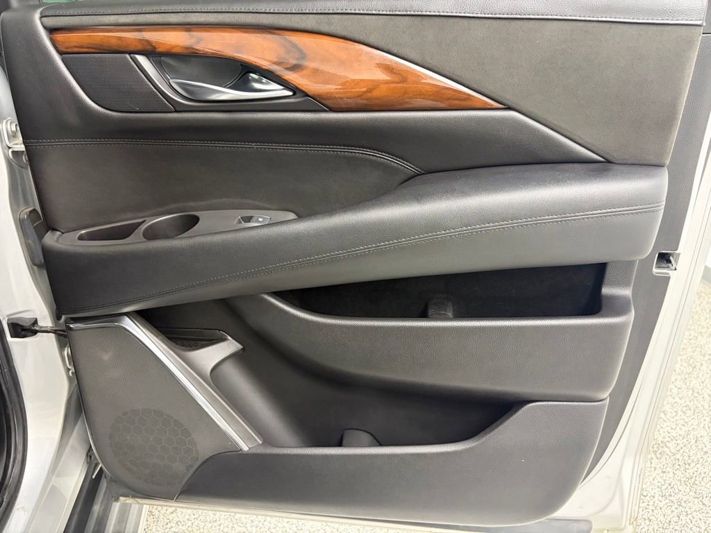 Used 2017 Cadillac Escalade ESV Luxury AWD/4WD image 38
