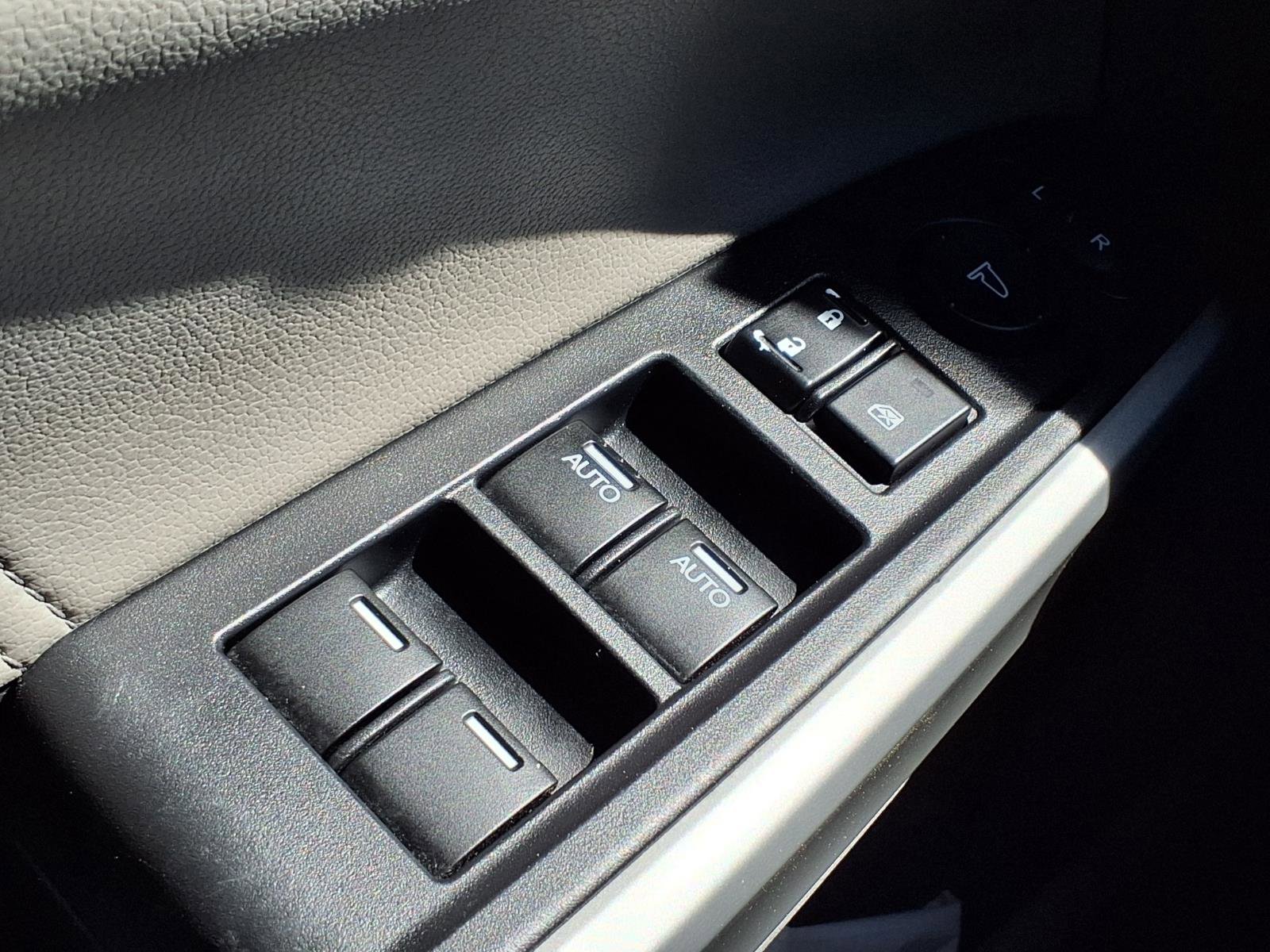 Used 2010 Honda Accord EX-L image 11