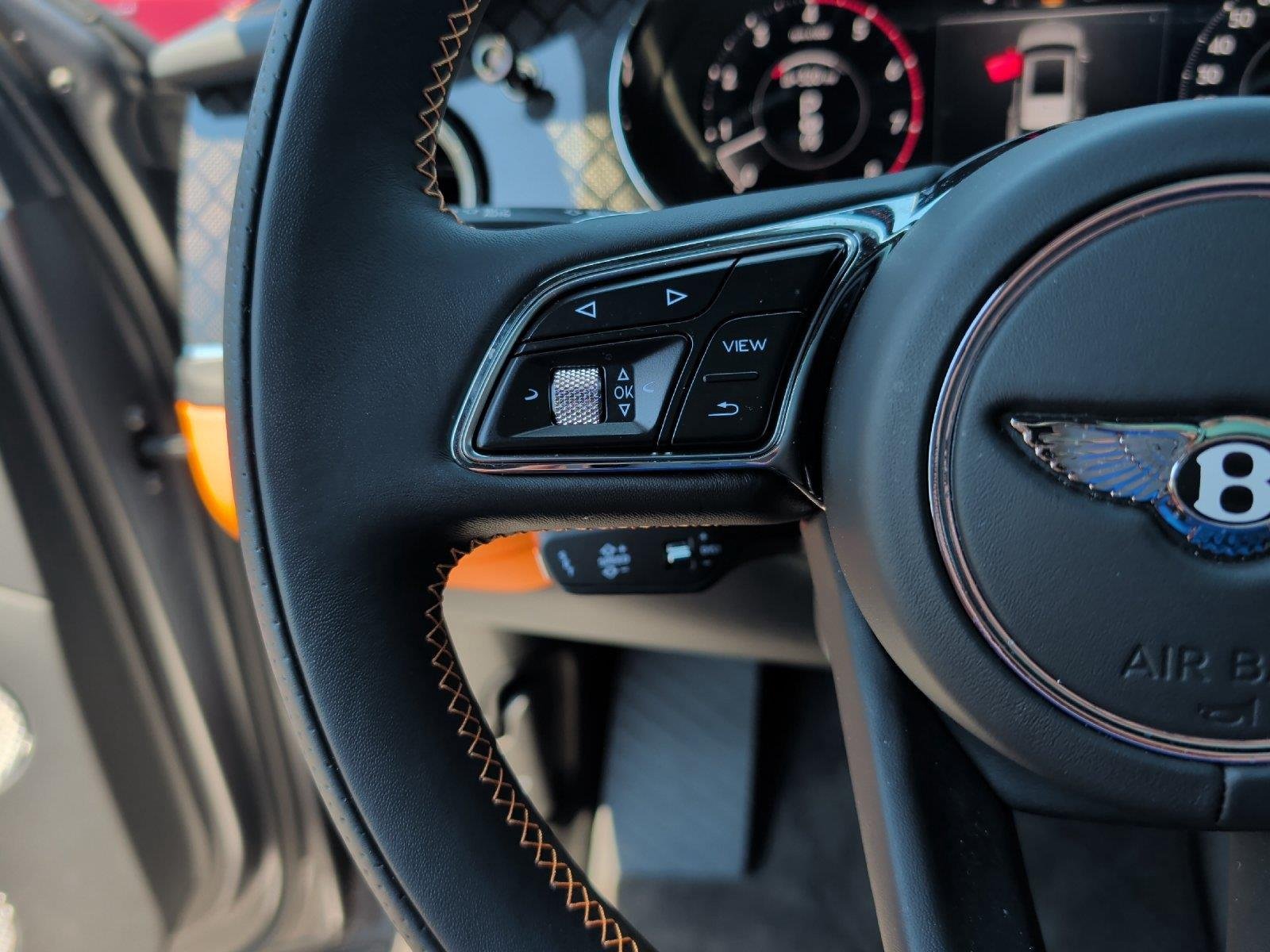 Used 2025 Bentley Bentayga AWD/4WD image 23