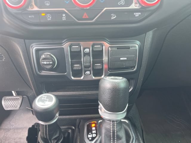 Used 2019 Jeep Wrangler Unlimited Sahara AWD/4WD image 18