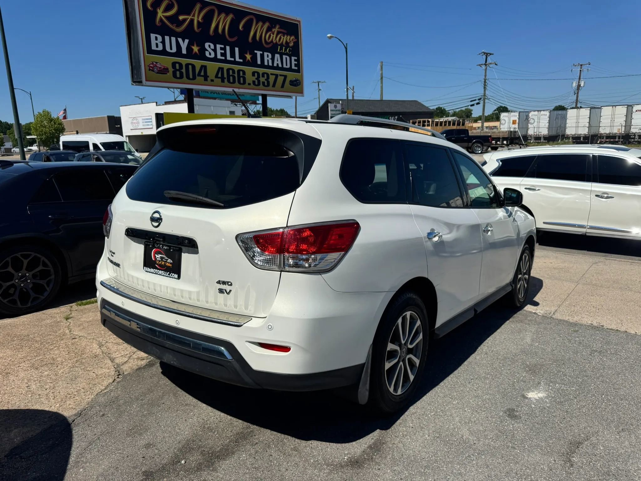 Used 2014 Nissan Pathfinder SV AWD/4WD image 3