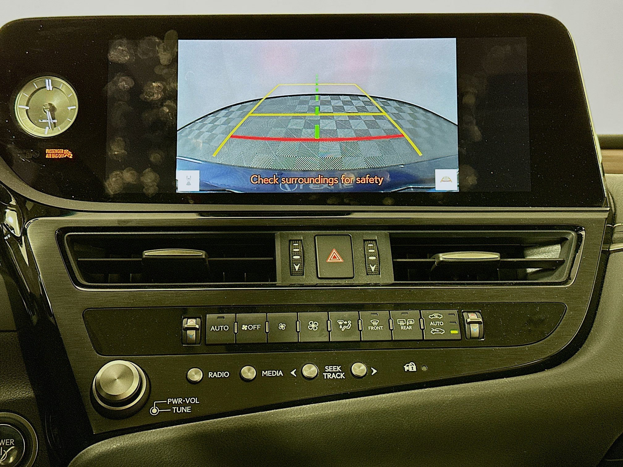 Used 2025 Lexus ES 300h w/ Premium Package image 16