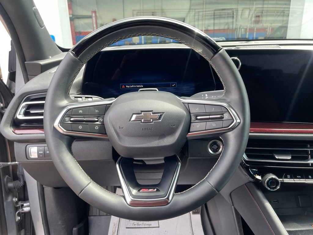 Used 2025 Chevrolet Traverse Z71 w/ Enhanced Driving Package AWD/4WD image 15