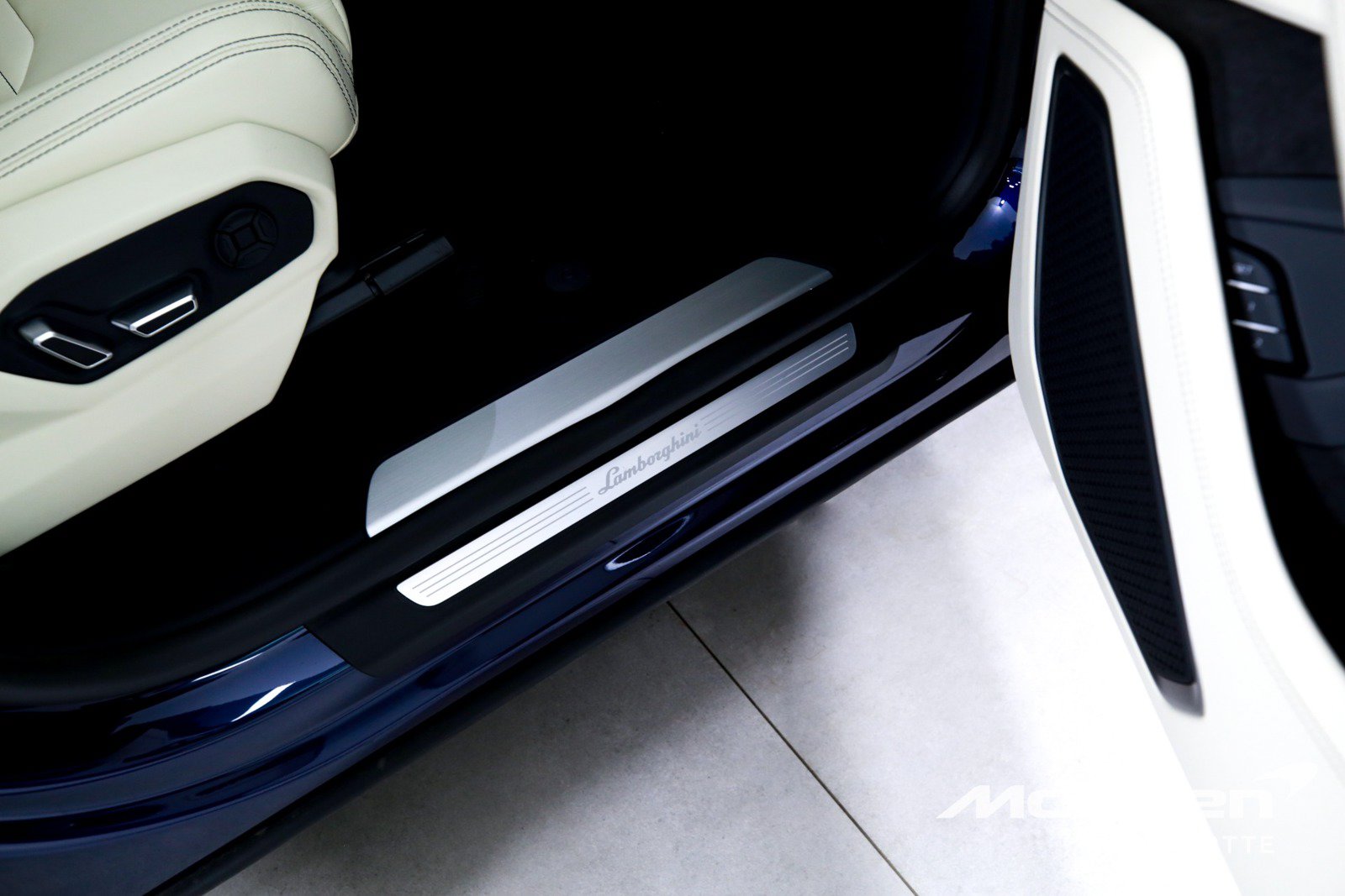 Used 2026 Lamborghini Urus SE AWD/4WD image 30