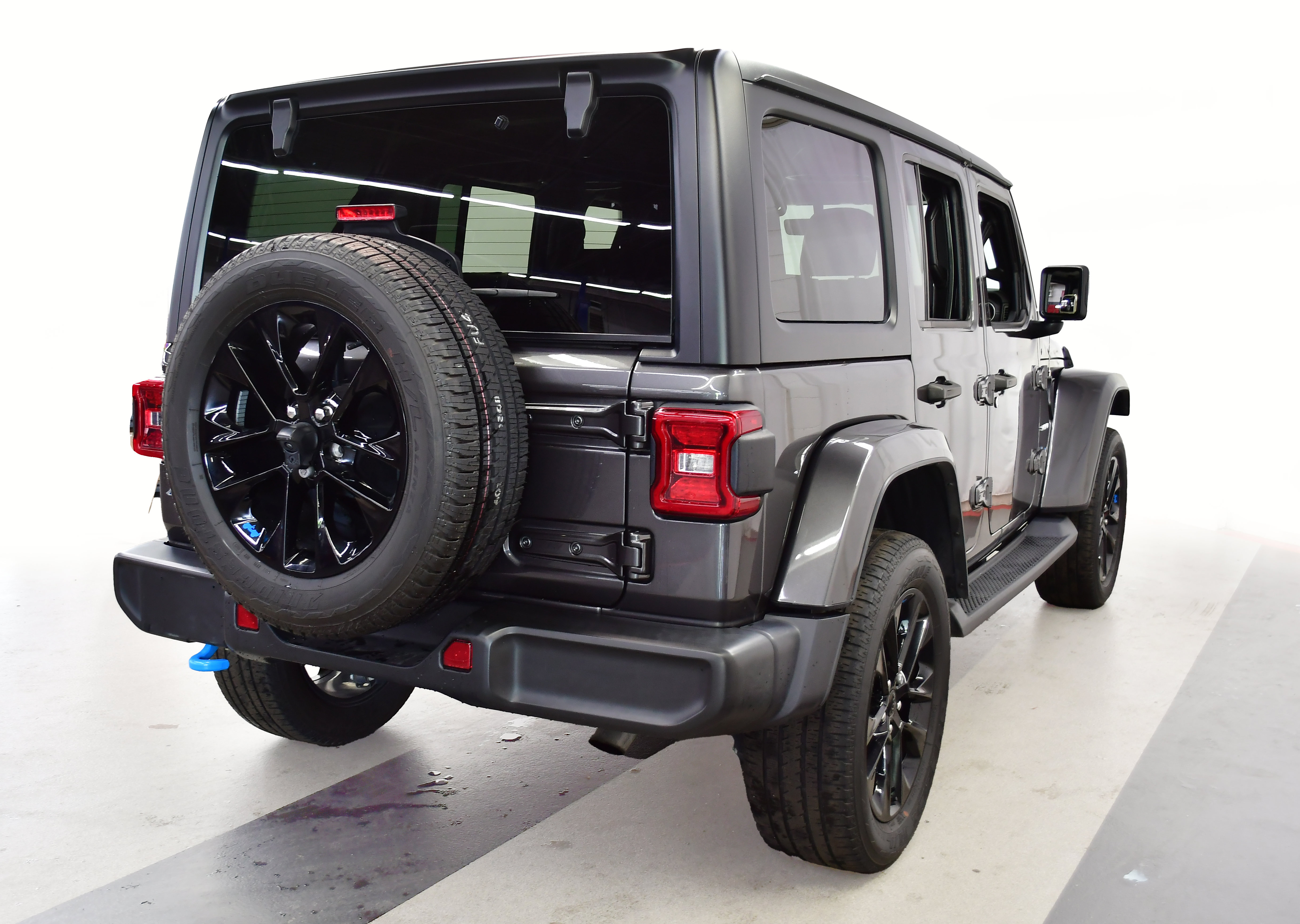 Used 2023 Jeep Wrangler Unlimited Sahara w/ Cold Weather Group AWD/4WD image 7