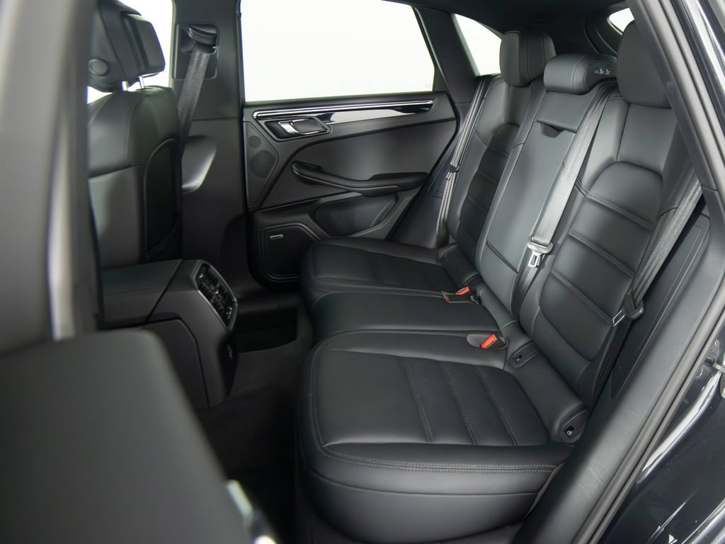 Certified 2026 Porsche Macan AWD/4WD image 40