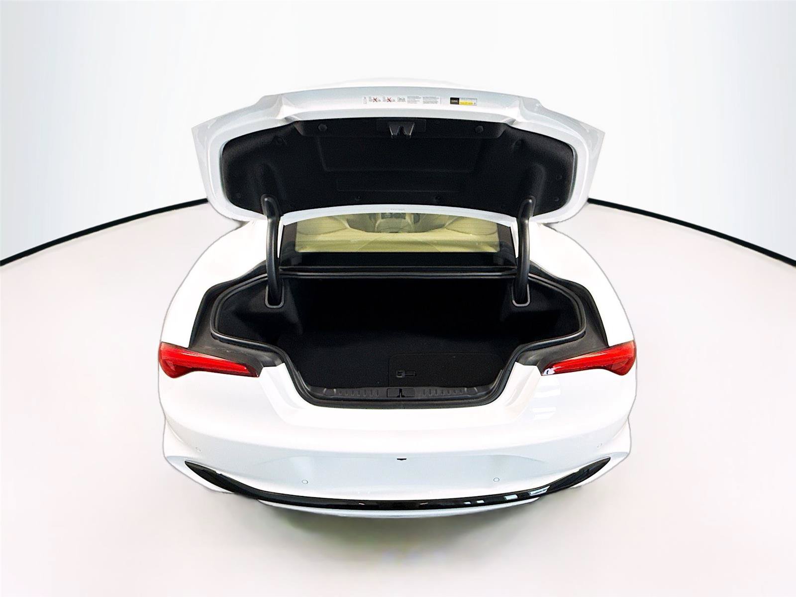 New 2025 Karma Revero Luxury RWD image 17