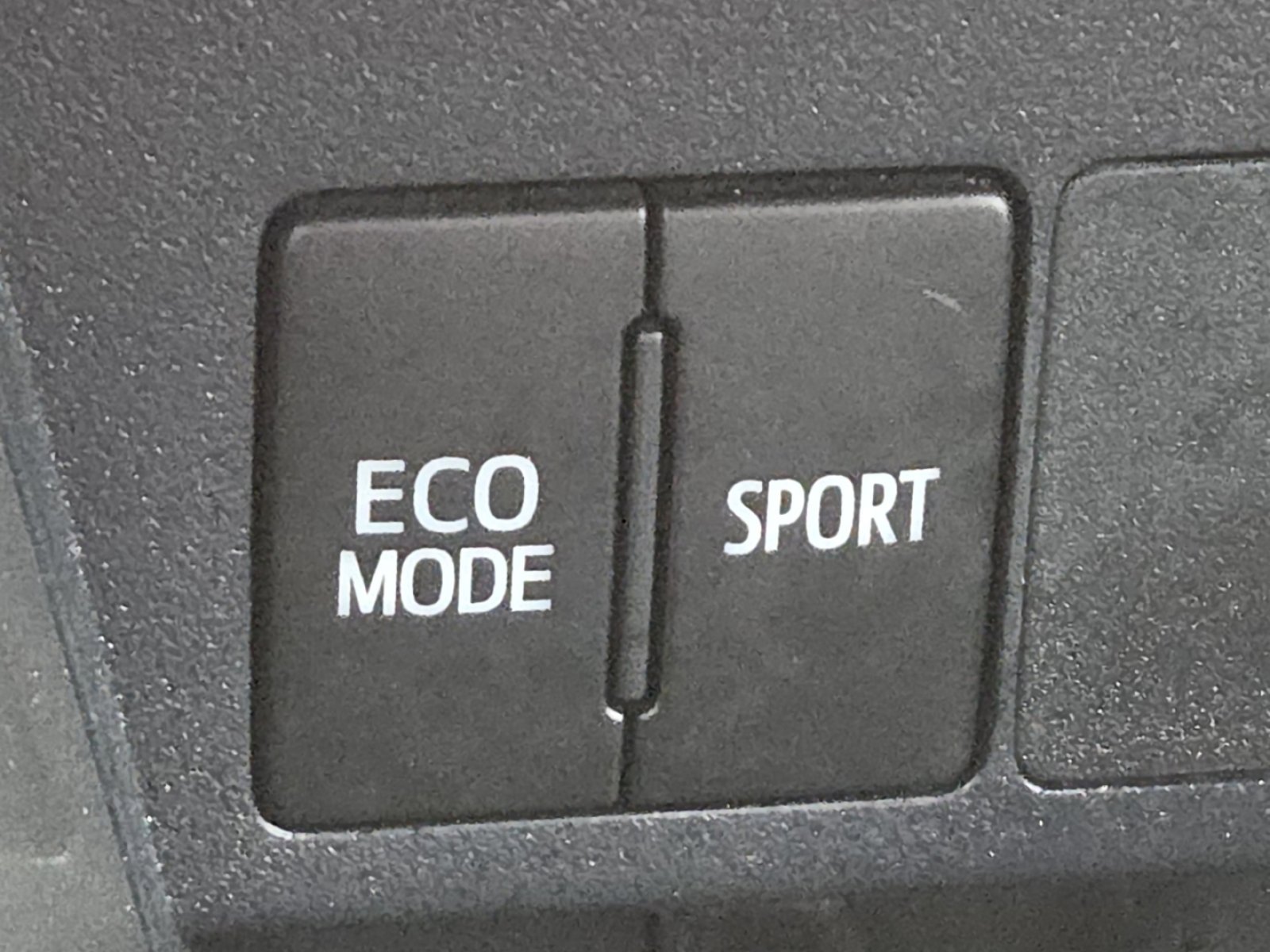 Used 2018 Toyota RAV4 XLE image 8