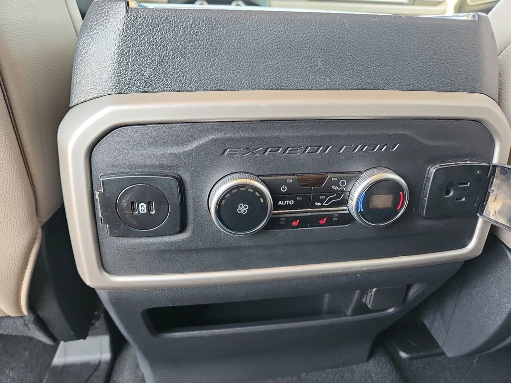 Used 2024 Ford Expedition Limited RWD image 17