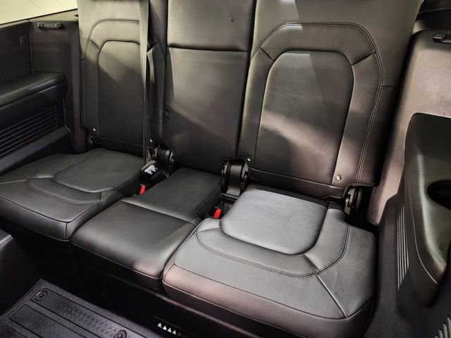 Used 2023 Land Rover Defender 130 SE image 31