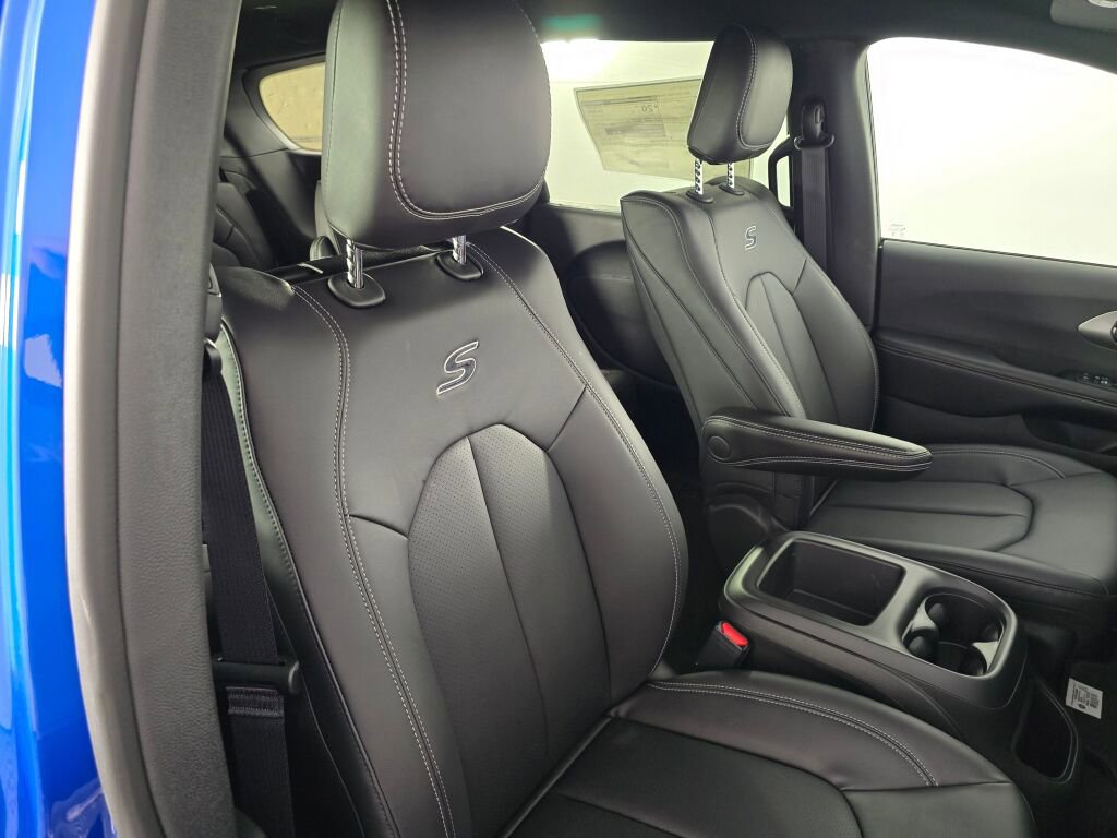New 2026 Chrysler Pacifica Select AWD/4WD image 44