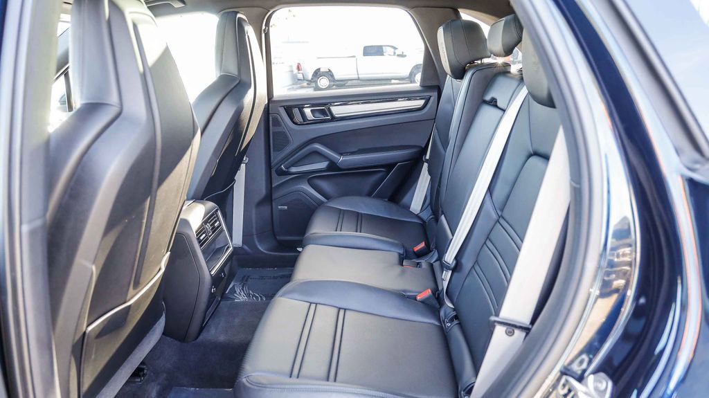 Used 2023 Porsche Cayenne Platinum Edition image 23