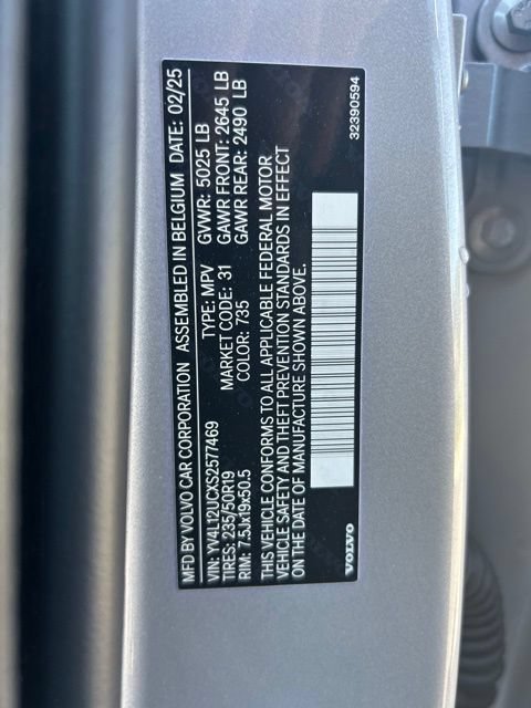 Certified 2025 Volvo XC40 B5 Plus AWD/4WD image 29