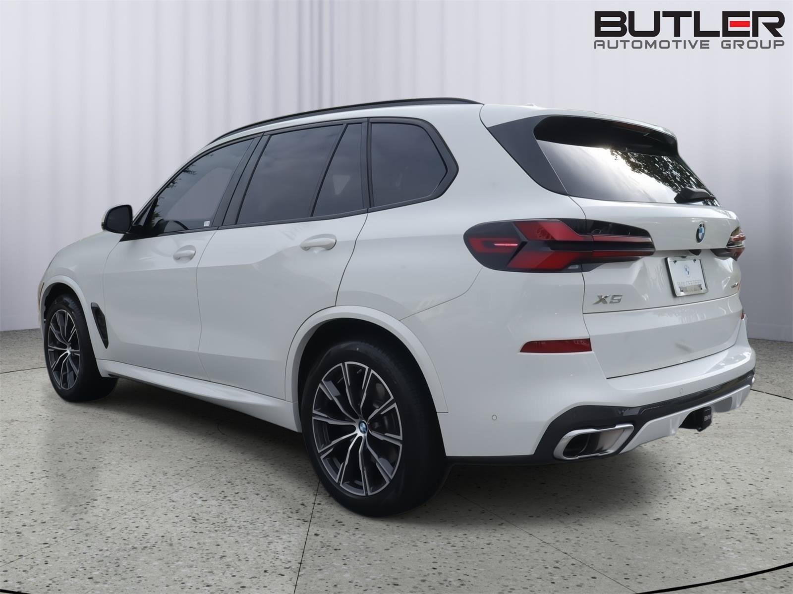 Used 2024 BMW X5 xDrive40i w/ M Sport Package AWD/4WD image 4
