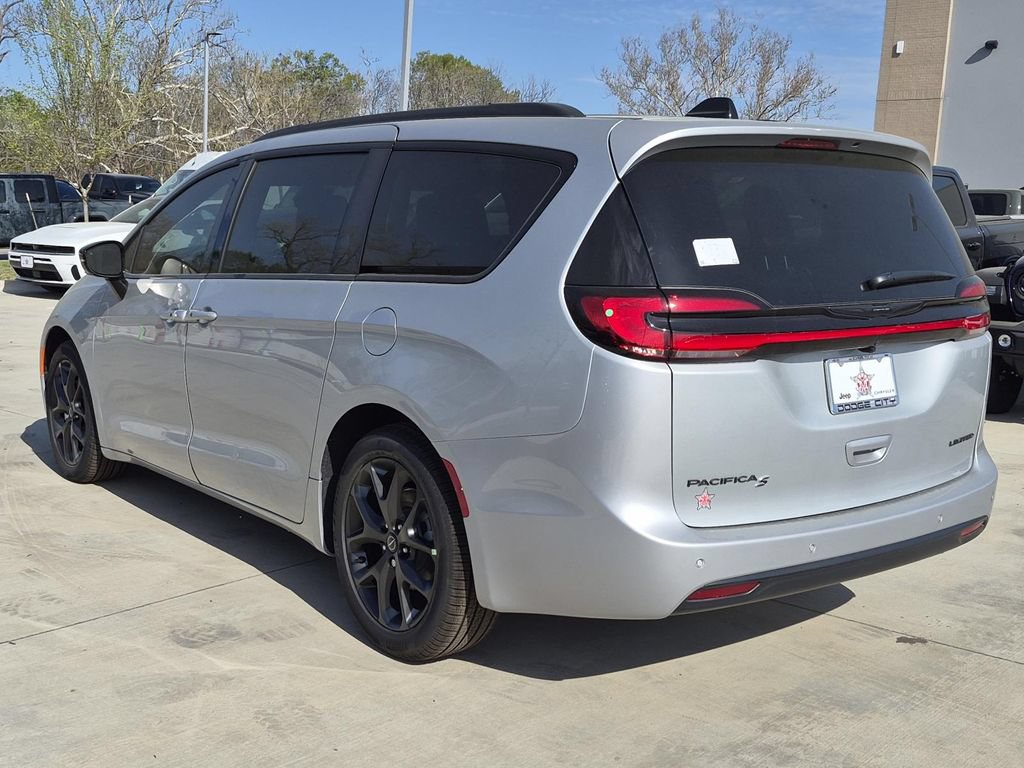 New 2026 Chrysler Pacifica Limited w/ S Appearance Package FWD image 3