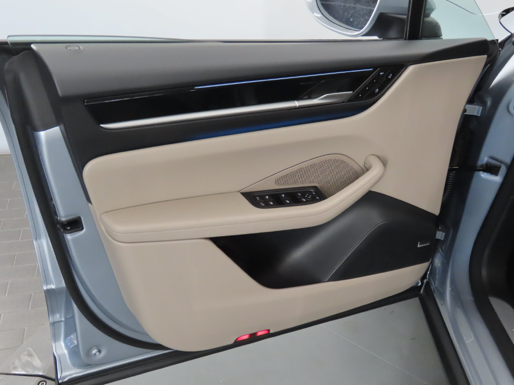 New 2026 Porsche Macan 4 Electric AWD/4WD image 36
