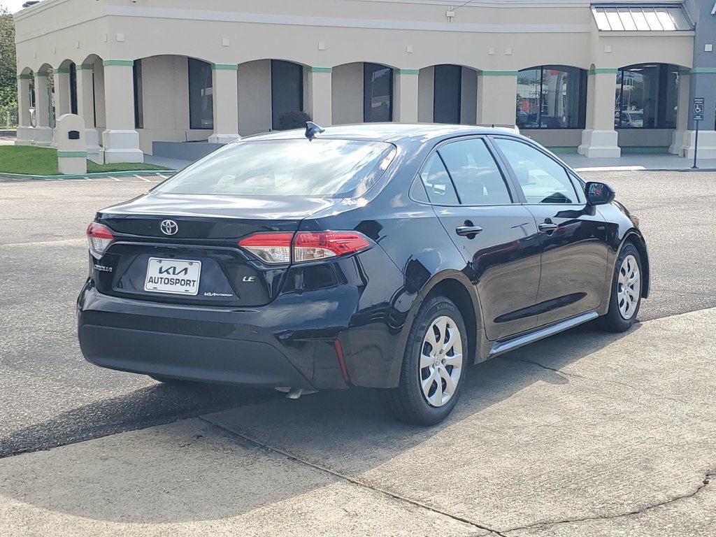 Used 2024 Toyota Corolla LE FWD image 4