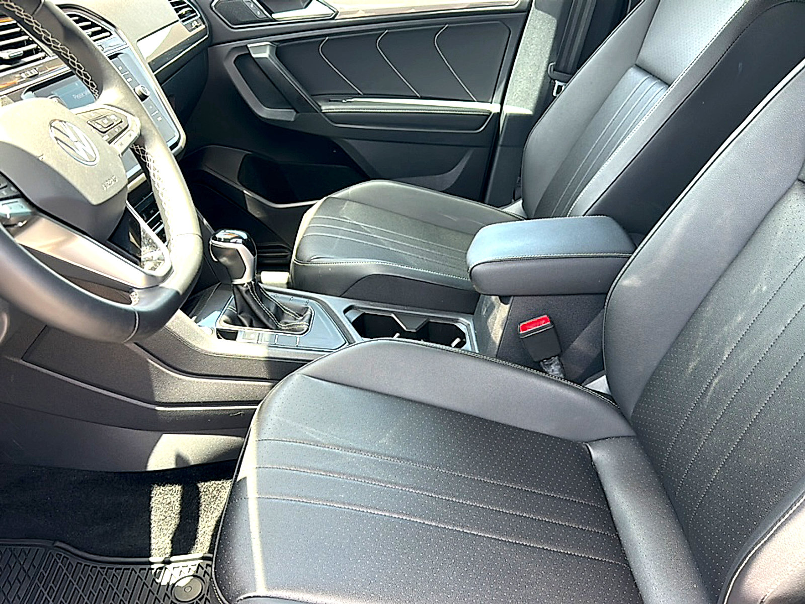 Used 2023 Volkswagen Tiguan SE FWD image 13