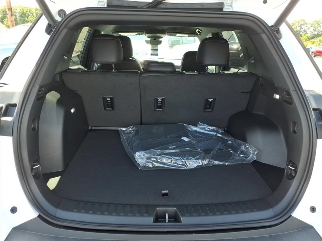 New 2027 Chevrolet Equinox LT w/ Convenience Package II FWD image 15