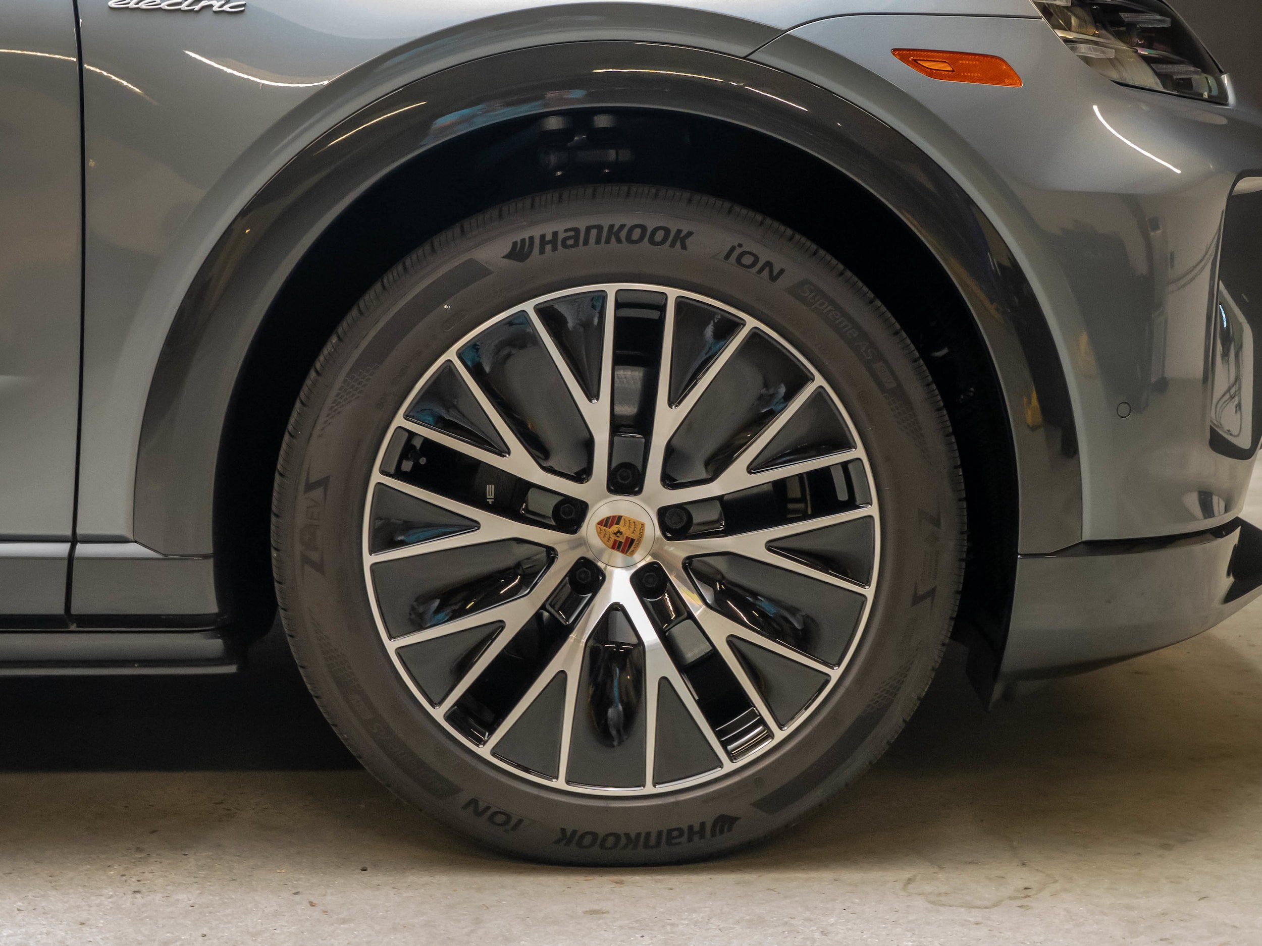 New 2026 Porsche Cayenne Electric AWD/4WD image 13
