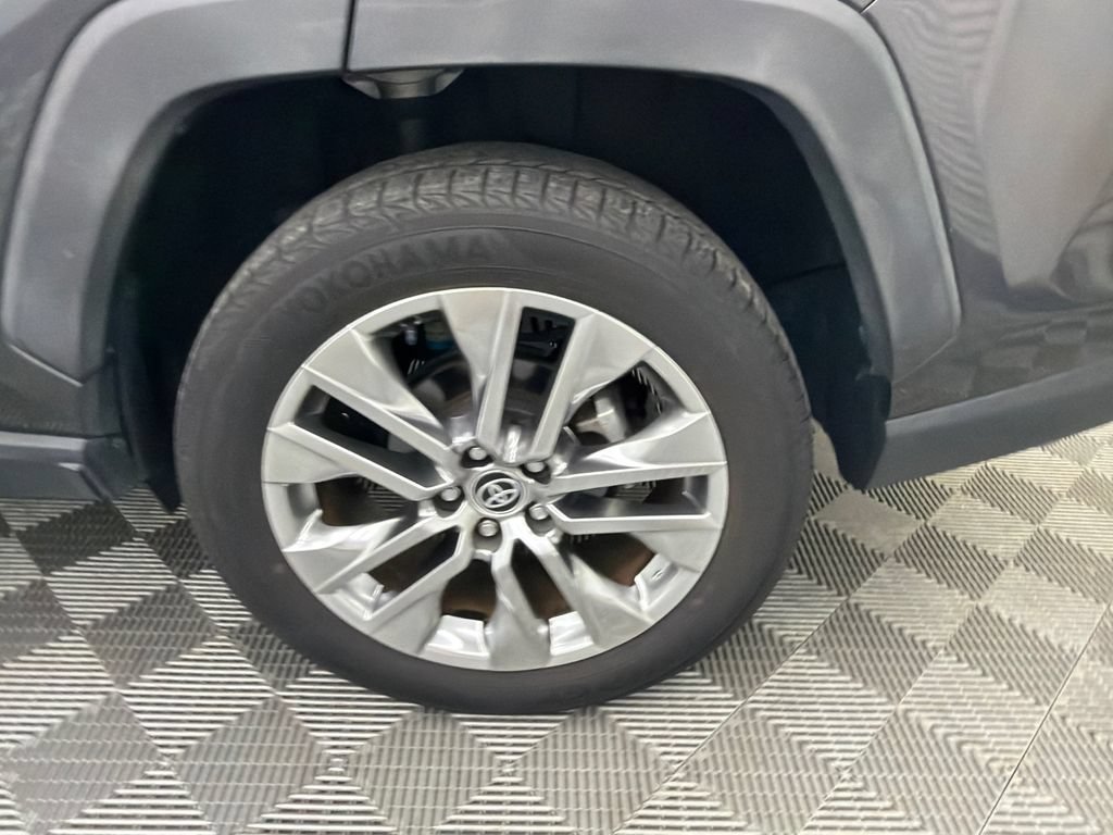 Used 2020 Toyota RAV4 Limited FWD image 22