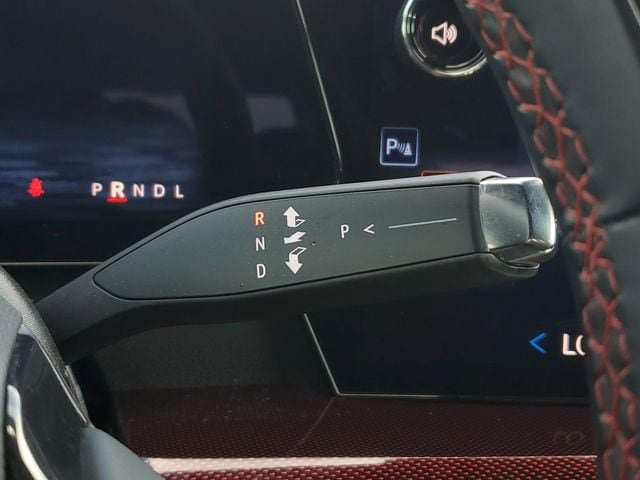 Used 2024 Chevrolet Traverse RS FWD image 34