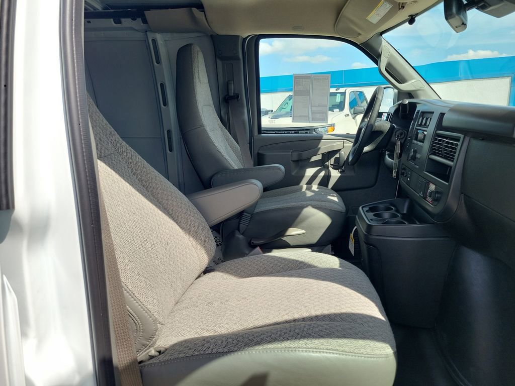 New 2026 Chevrolet Express 3500 Extended RWD image 13